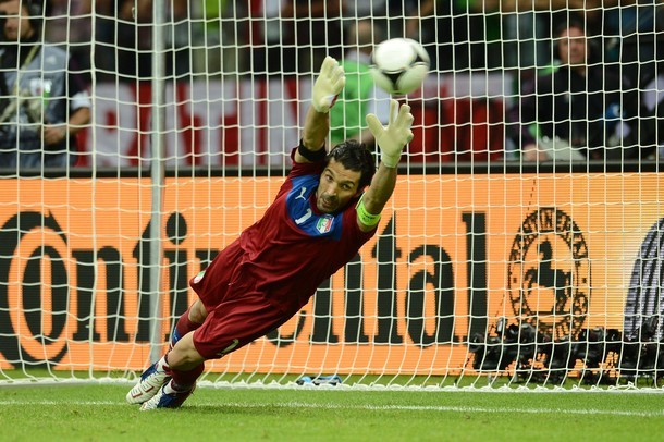 Duy nhất một lần Buffon bị đánh bại với cú sút penalty của Oezil.